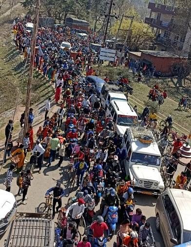 Crawd For Chakarpur Mela – Kerumunan warga Nepal mencapai pameran Chakarpur