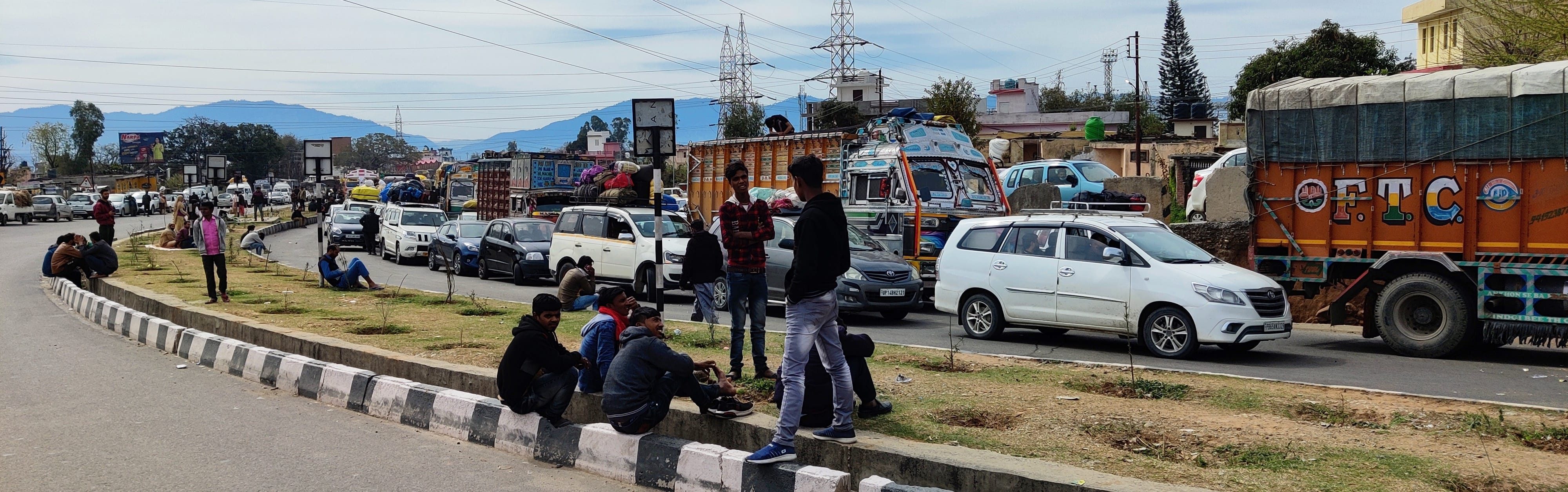 उधमपुर: रामबन में पसी गिरने के कारण उधमपुर में रुकेगी वाहन. उधमपुर: रामबन में पसी गिरने के कारण उधमपुर में रुकेगी वाहन.