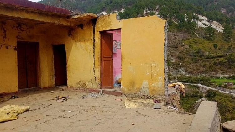 Glissement de terrain dans l’Uttarakhand : une maison s’est effondrée à Jhalimath Rudraprayag, les gens ont couru pour sauver leur vie après avoir vu le danger