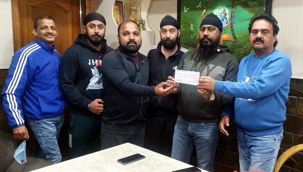 जेकेपी व स्पोर्टस कल्व मैच खेलते हुए व मां दुर्गा  इंटरनेशनल फाउंडेशन के प्रधान गुरमेल सिंह चैक भ