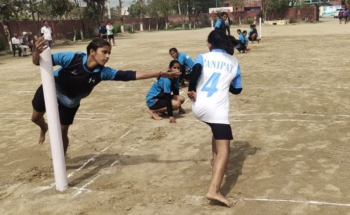 पानीपत। खो-खो प्रतियोगिता में खेलते हुए खिलाड़ी। पानीपत। खो-खो प्रतियोगिता में खेलते हुए खिलाड़ी।