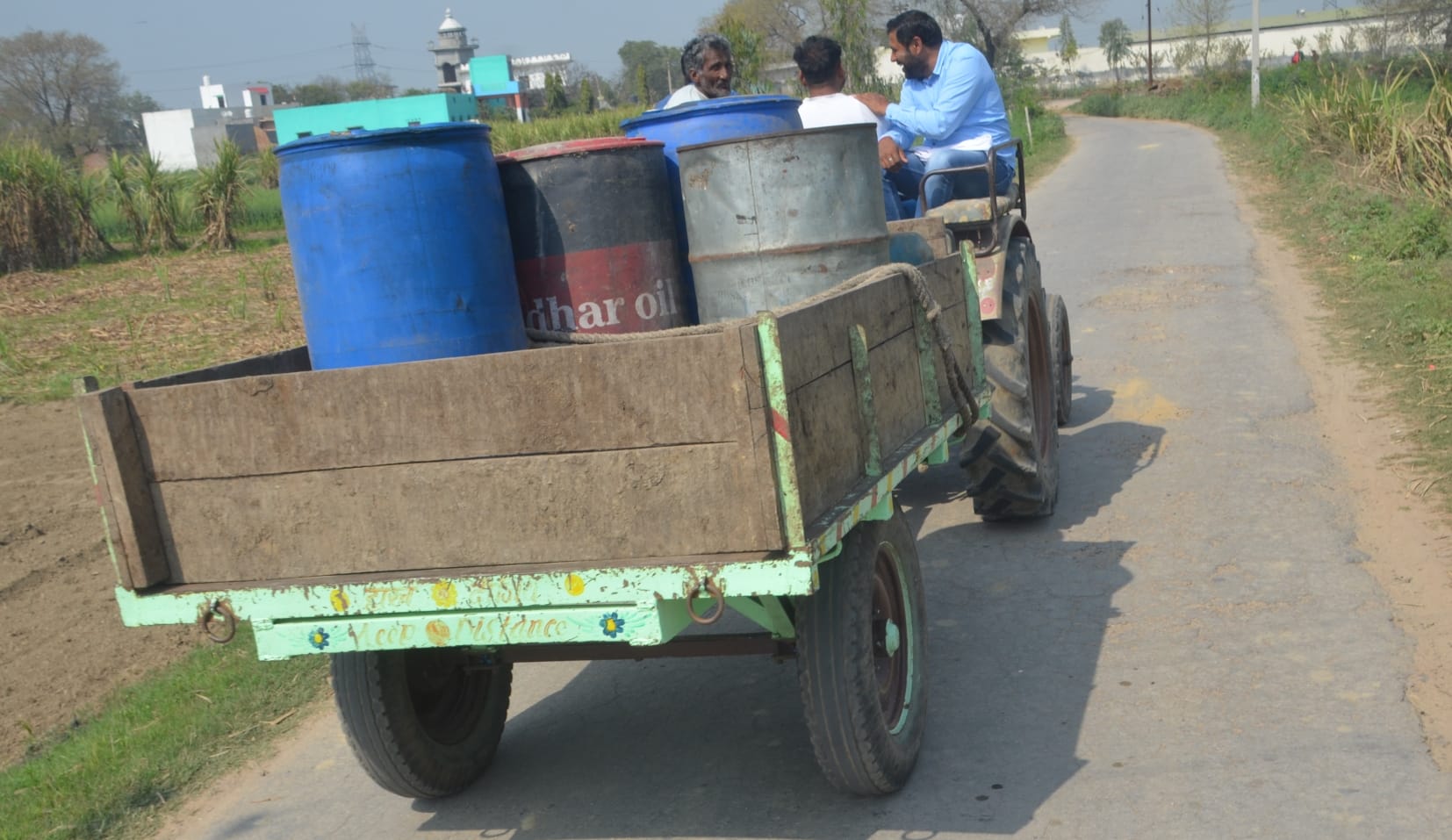 हरियाणा से डीजल लेकर आते फैजपुर निनाना गांव के किसान