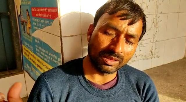 फोटो-07एयूआरपी-49- जानकारी देता घायल मुस्तकीम फोटो-07एयूआरपी-49- जानकारी देता घायल मुस्तकीम