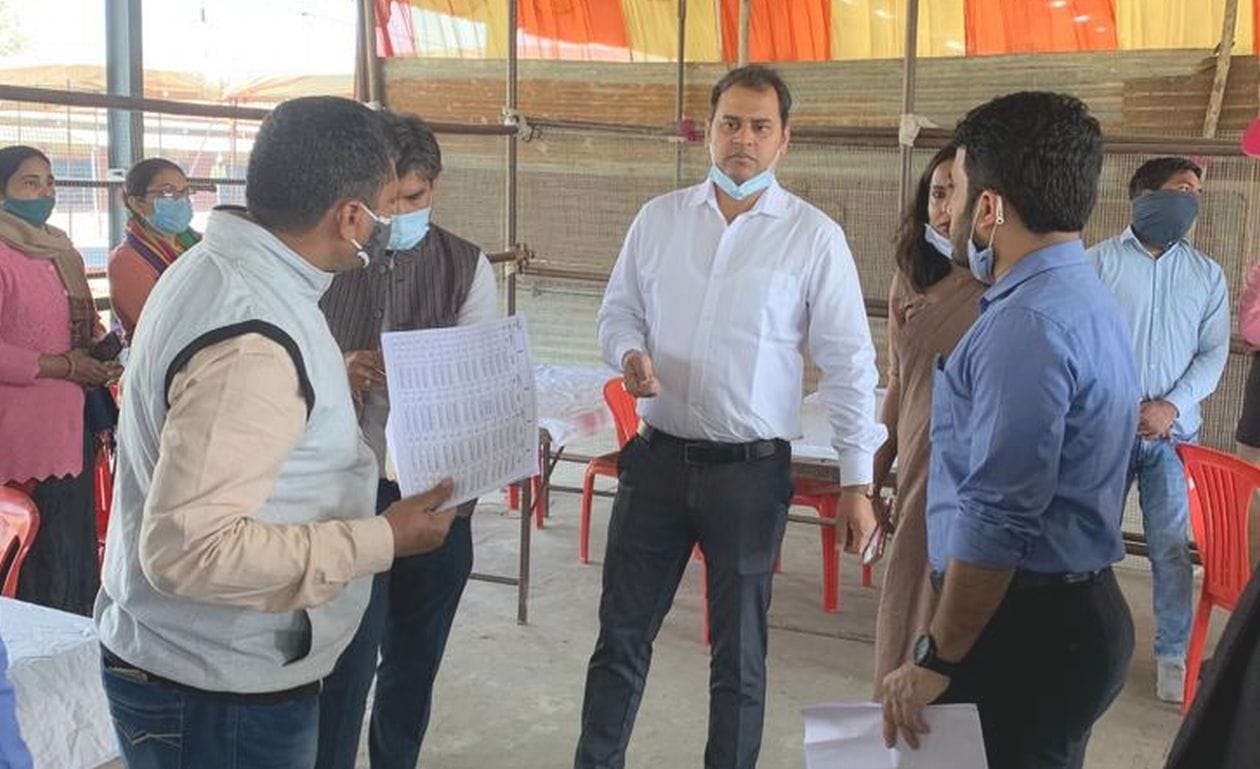 मंडी में मतगणना स्थल पर निरीक्षण करने पहुंचे डीएम   संवाद