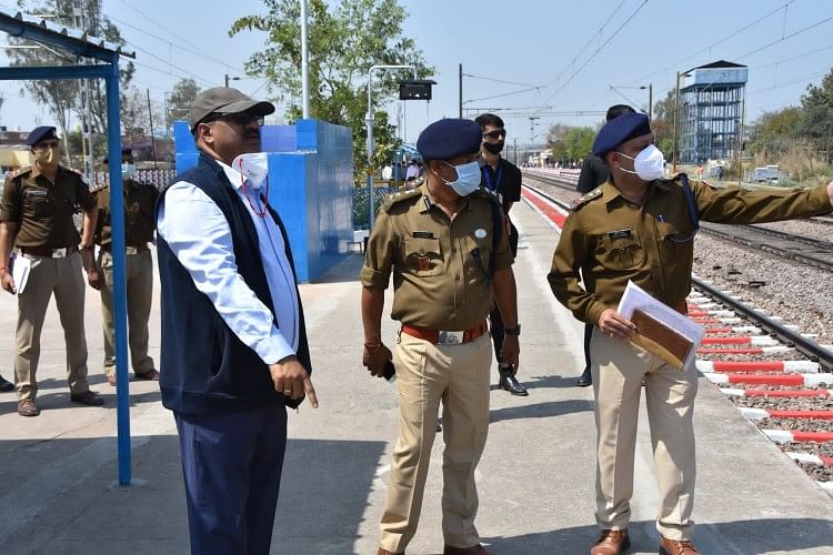 Auraiya News, le commissaire principal à la sécurité a inspecté le poste de police du FPR