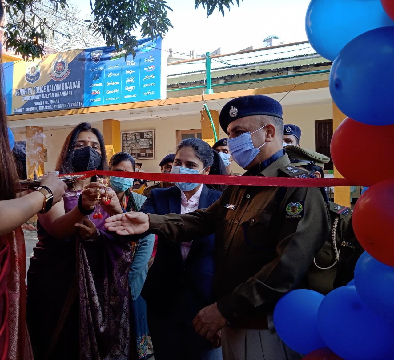 अंतरराष्ट्रीय महिला दिवस के मौके पर पुलिस लाइन नाहन में आयोजित स्वास्थ्य जांच शिविर का रिबन काट? अंतरराष्ट्रीय महिला दिवस के मौके पर पुलिस लाइन नाहन में आयोजित स्वास्थ्य जांच शिविर का रिबन काट?
