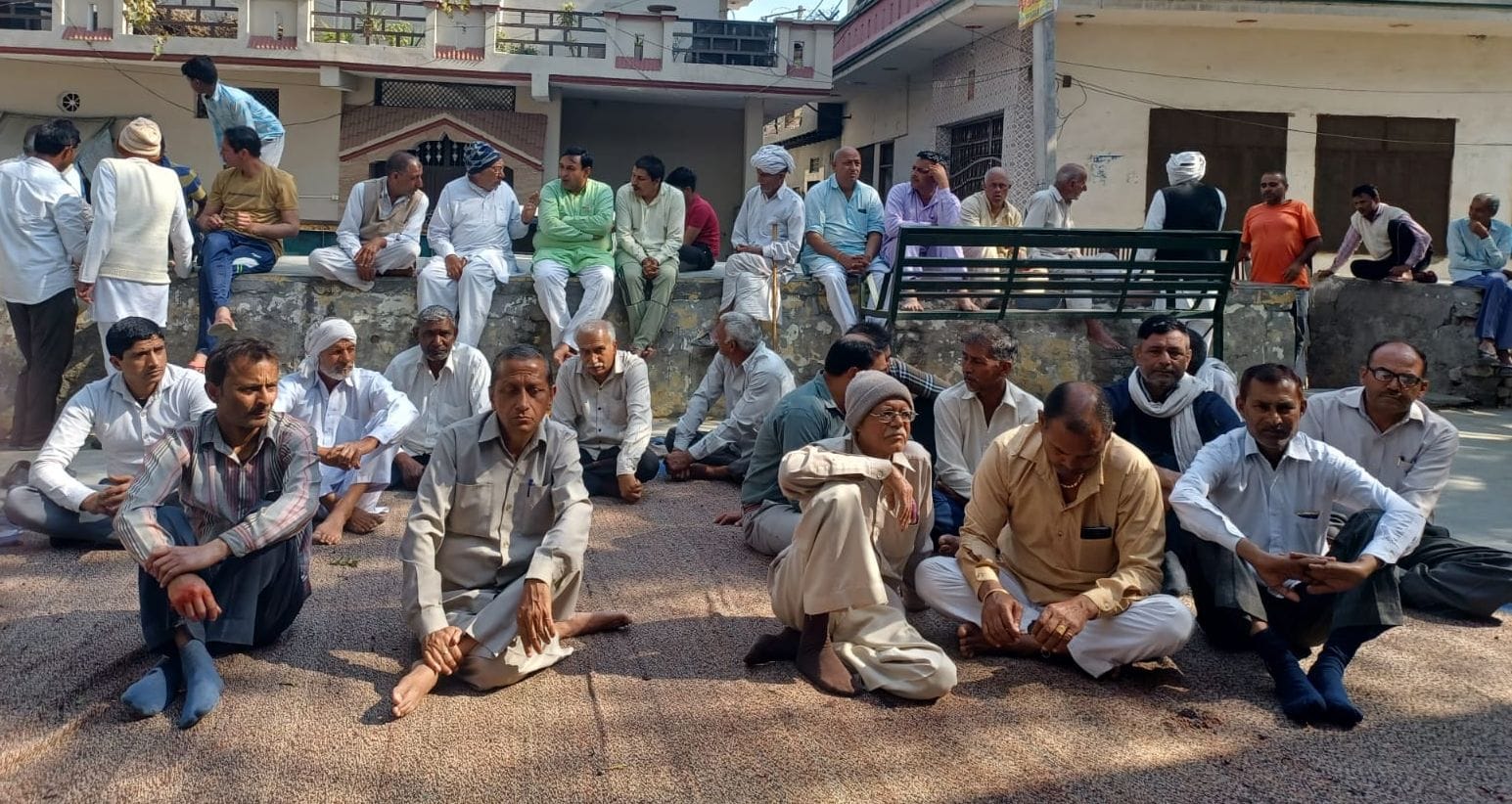 पानीपत। गांव पावटी में आयोजित ग्राम सभा मीटिंग के दौरान मौजूद ग्रामीण। पानीपत। गांव पावटी में आयोजित ग्राम सभा मीटिंग के दौरान मौजूद ग्रामीण।