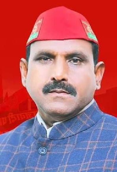 तिलहर विधान सभा के सपा प्रत्याशी  रोशन लाल वर्मा ।