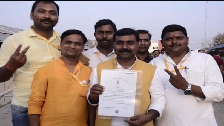 विनोद सरोज, विधायक