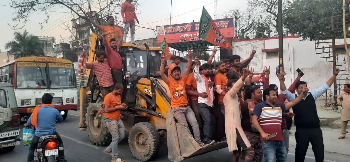 अफजलगढ़ में भाजपा की जीत के बाद जुलूस निकालते युवा भाजपाई।