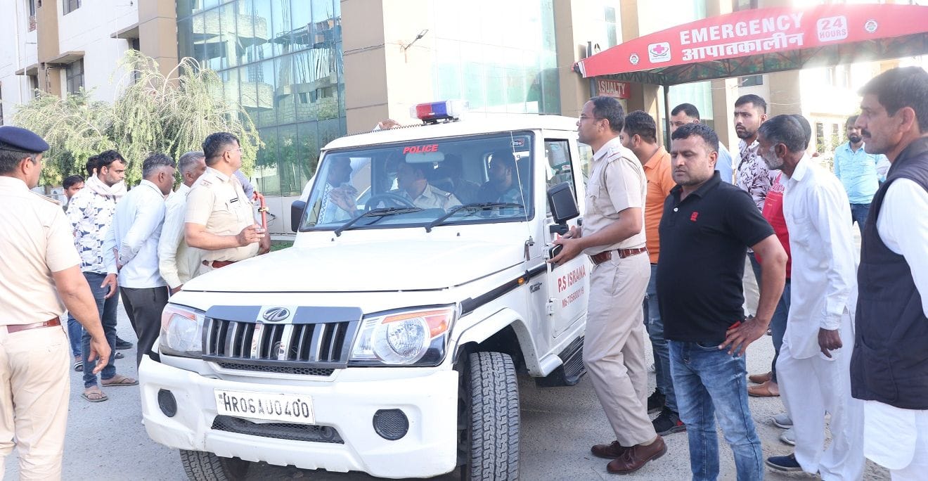 इसराना। अस्पताल में मौके पर पहुंचे कर जांच करते हुए एसएचओ इसराना व अन्य। इसराना। अस्पताल में मौके पर पहुंचे कर जांच करते हुए एसएचओ इसराना व अन्य।
