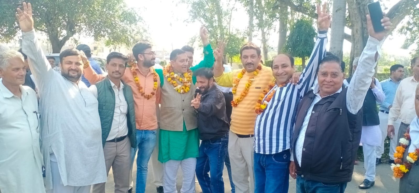 The joy of victory, the workers danced fiercely on the beat of the dholak The joy of victory, the workers danced fiercely on the beat of the dholak