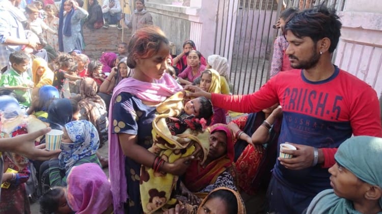 गोकुलपुरी हादसे की तस्वीरें: जिंदा जल गए एक ही परिवार पांच लोग, 60 परिवारों से छिन गई छत, जिसने भी देखा दहल गया गोकलपुरी में आग
