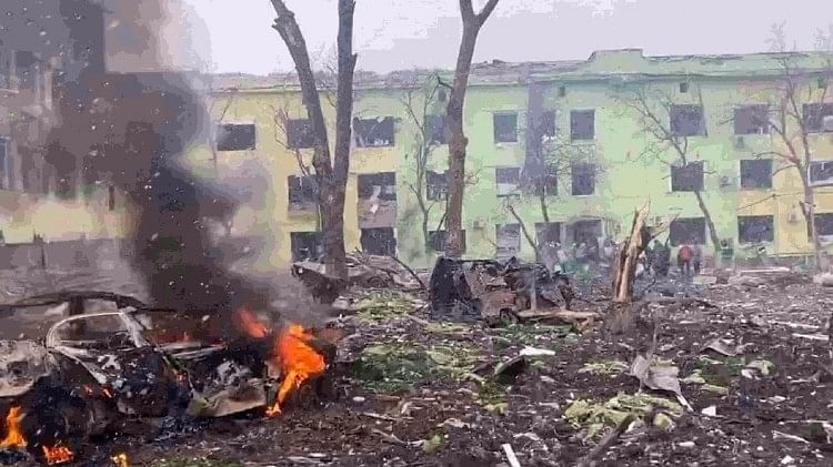 Russia Ukraine Crisis : स्नैक द्वीप से हटे रूस ने ओडेसा में दागी मिसाइलें, 19 लोगों की मौत, वीडियो में दिखा तबाह रिहायशी इमारतों का मलबा