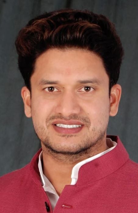 अनुज गुप्ता ।