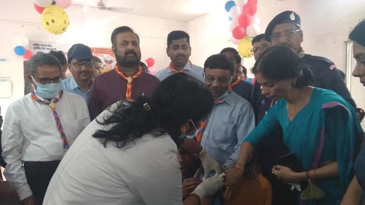Soixante enfants ont reçu le vaccin Corona le premier jour à l’école de Jafarpur