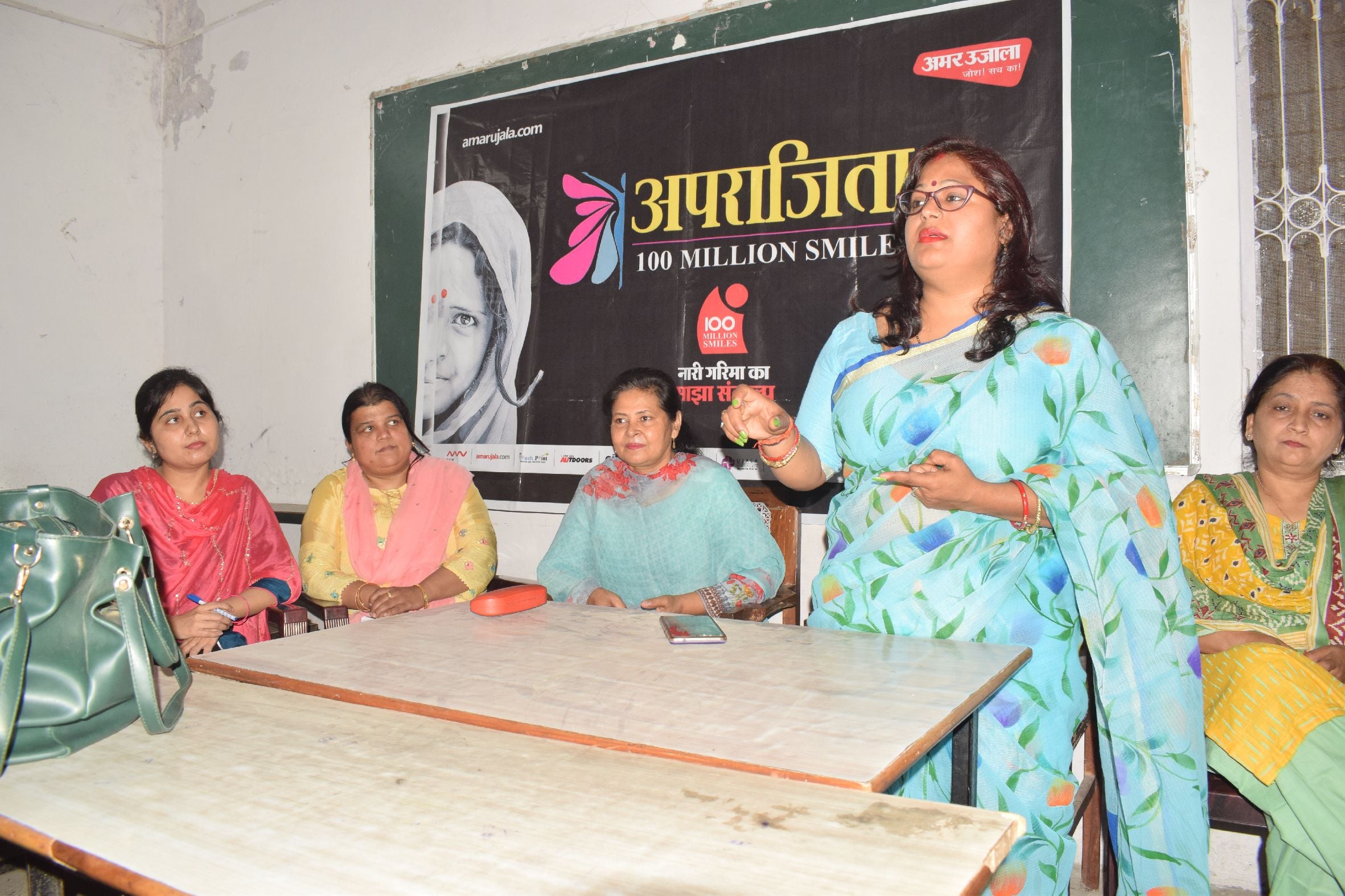 शाहजहांपुर के नेशनल गल्सज् इंटर कॉलेज में अमर उजाला की ओर आयोजित अपराजिता कार्यक्रम में बोलती म? शाहजहांपुर के नेशनल गल्सज् इंटर कॉलेज में अमर उजाला की ओर आयोजित अपराजिता कार्यक्रम में बोलती म?