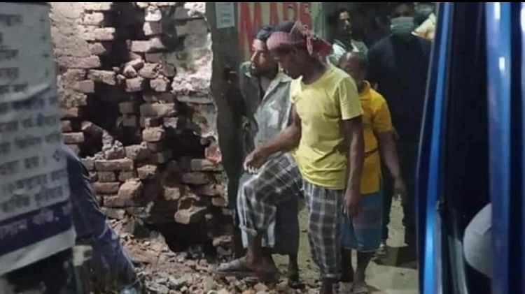 बांग्लादेश में हिंदुओं पर जुल्म: 200 कट्टरपंथियों ने ढाका के इस्कॉन मंदिर पर किया हमला, तोड़फोड़ के साथ मचाई लूटपाट, कई जख्मी