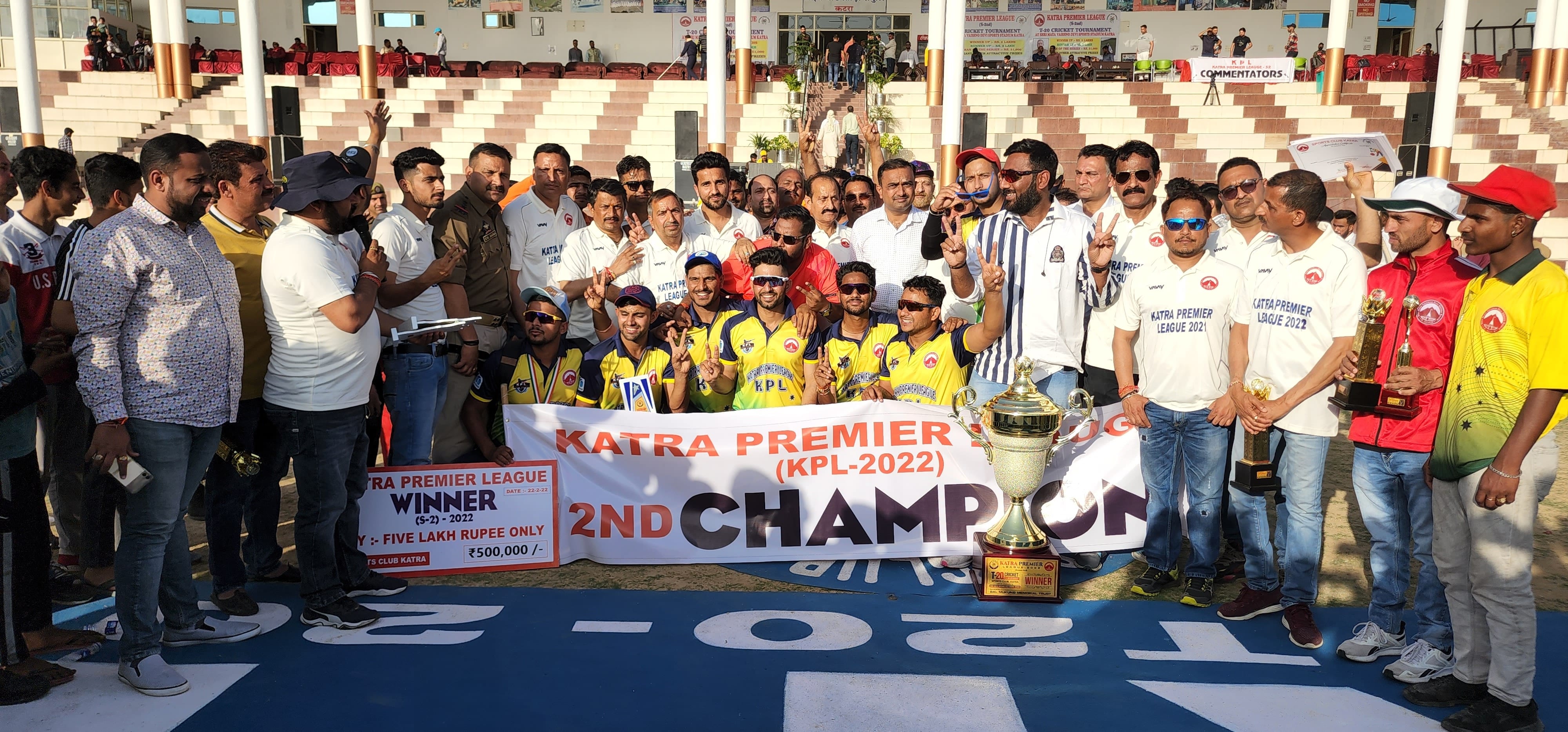 5 नंवर मुकावले से पहले दोनो टीमे 6 नंवर मुकावला जीतने के वाद खिलाड़ा व अन्य नाचते हुए 7 नंवर जीत के व? 5 नंवर मुकावले से पहले दोनो टीमे 6 नंवर मुकावला जीतने के वाद खिलाड़ा व अन्य नाचते हुए 7 नंवर जीत के व?