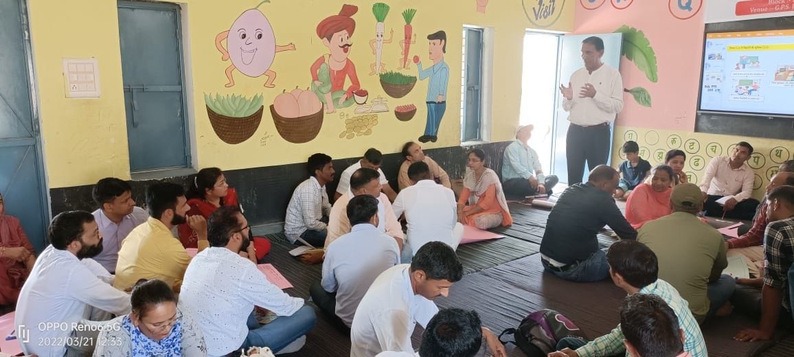 फतेहाबाद में ट्रेनिंग लेते शिक्षक।