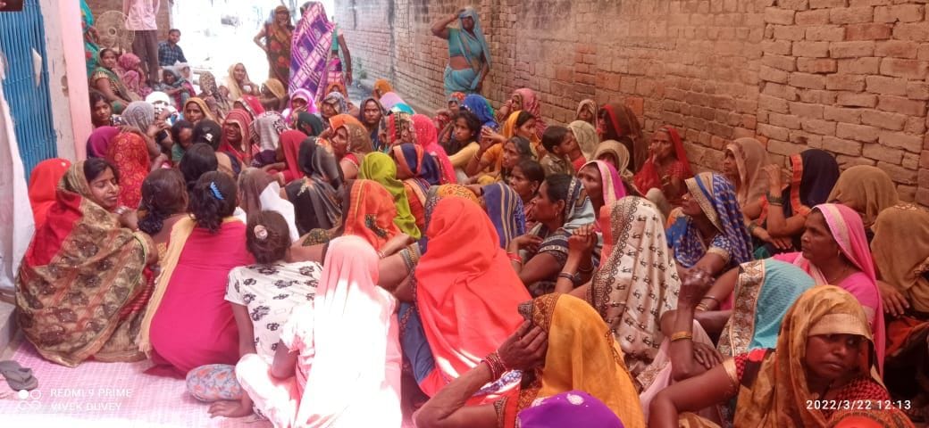 रोते बिलखते परिजन रोते बिलखते परिजन