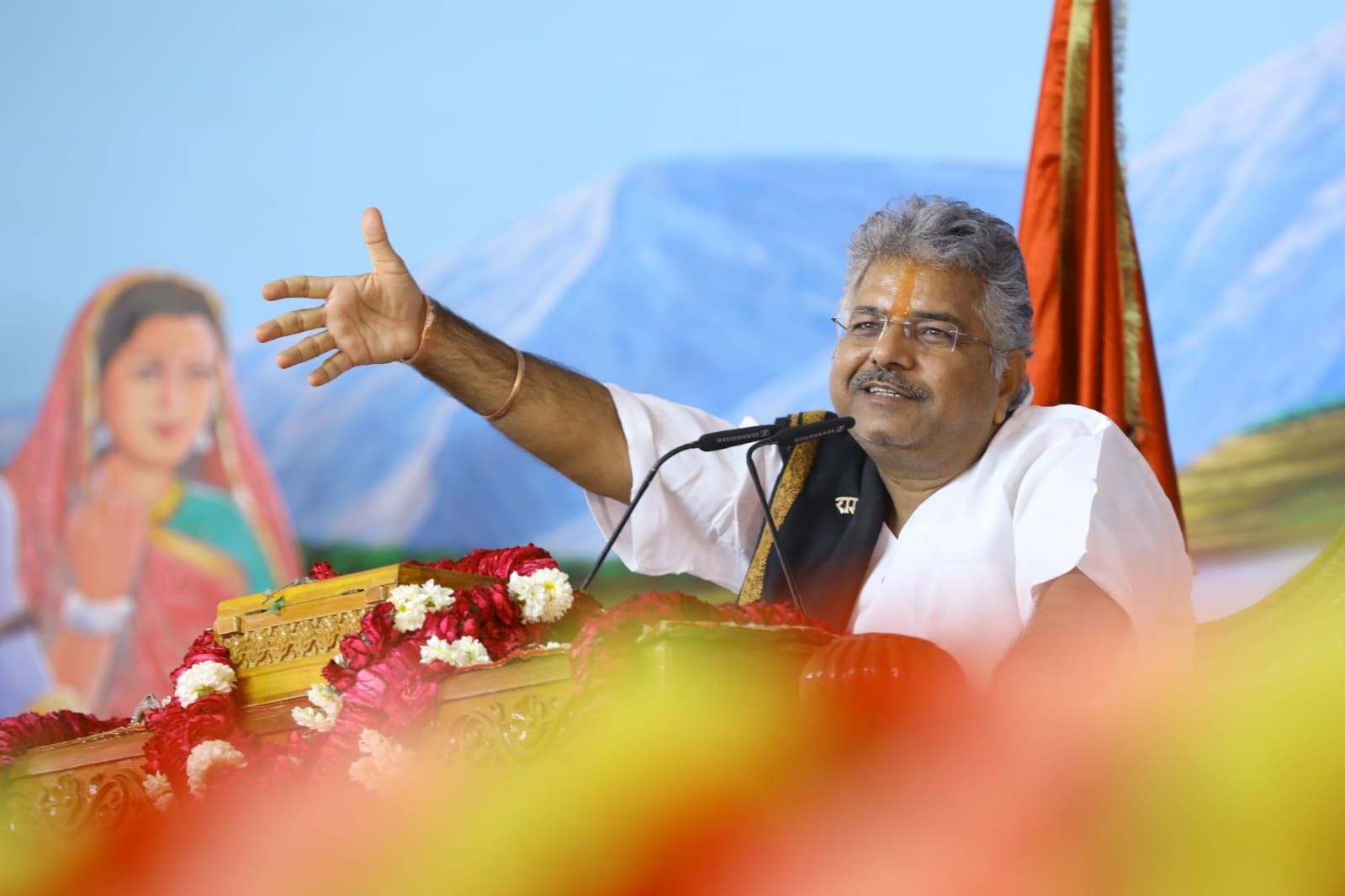 फोटो-9- रामायणमेला परिसर में कथा सुनाते मानस वक्ता मुरलीधर महराज। संवाद फोटो-9- रामायणमेला परिसर में कथा सुनाते मानस वक्ता मुरलीधर महराज। संवाद