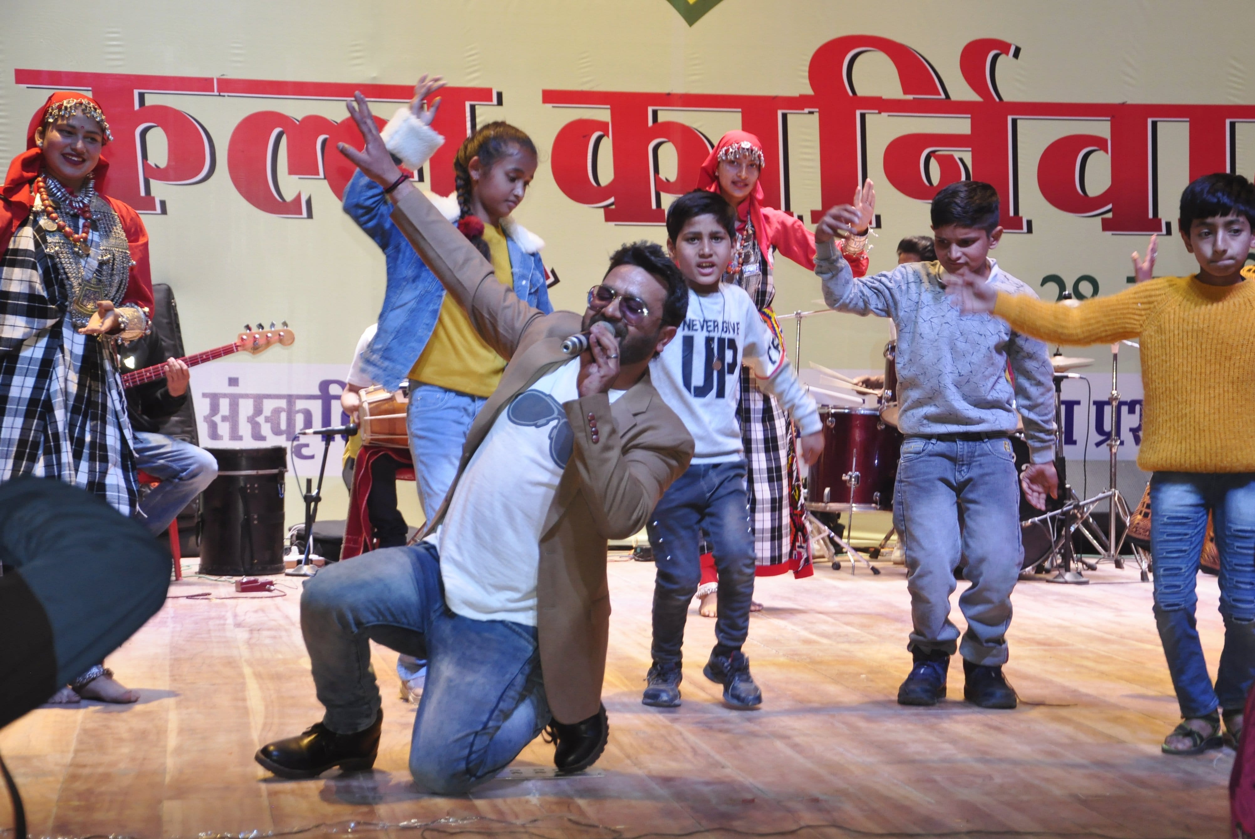 The audience danced in full swing at the fourth cultural evening of Kullu Carnival. The audience danced in full swing at the fourth cultural evening of Kullu Carnival.