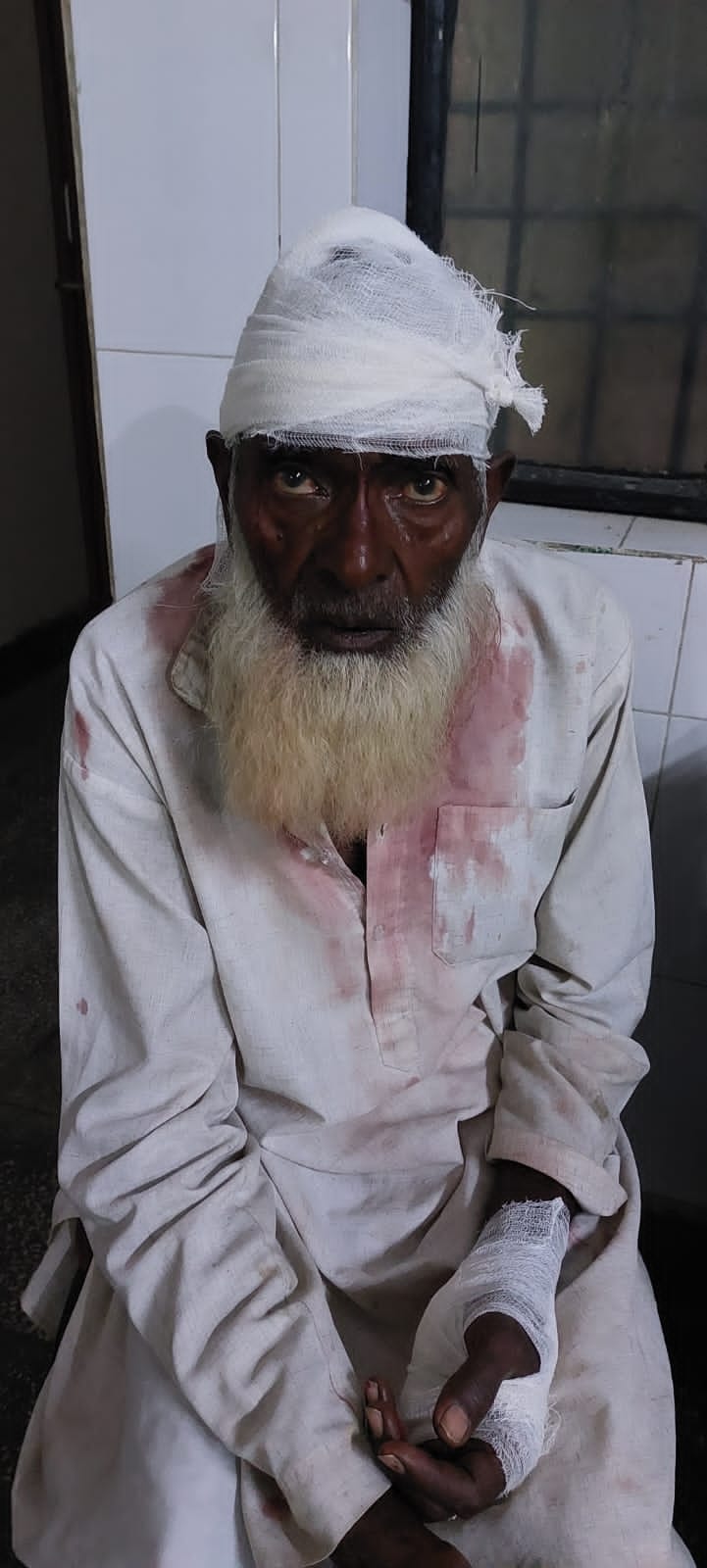 घायल ग्रामीण घायल ग्रामीण