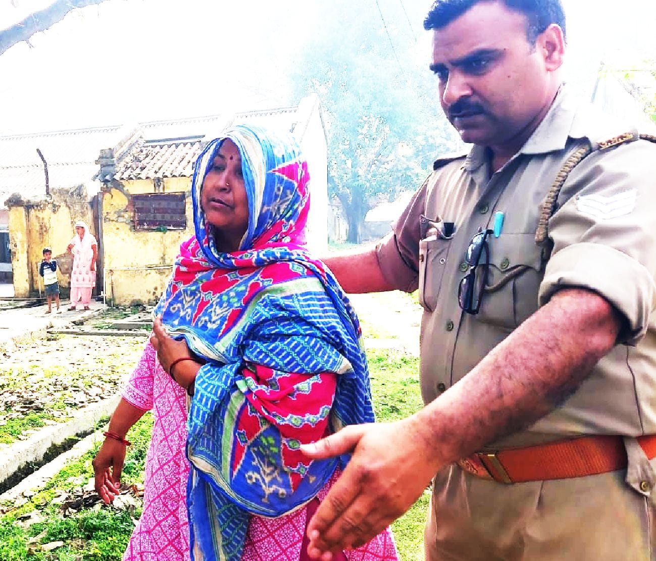 मृतक श्यामवीर की शोकाकुल पत्नी