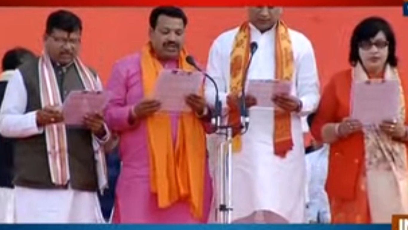राज्यमंत्री की शपथ लेते खैर विधायक अनूप प्रधान। राज्यमंत्री की शपथ लेते खैर विधायक अनूप प्रधान।
