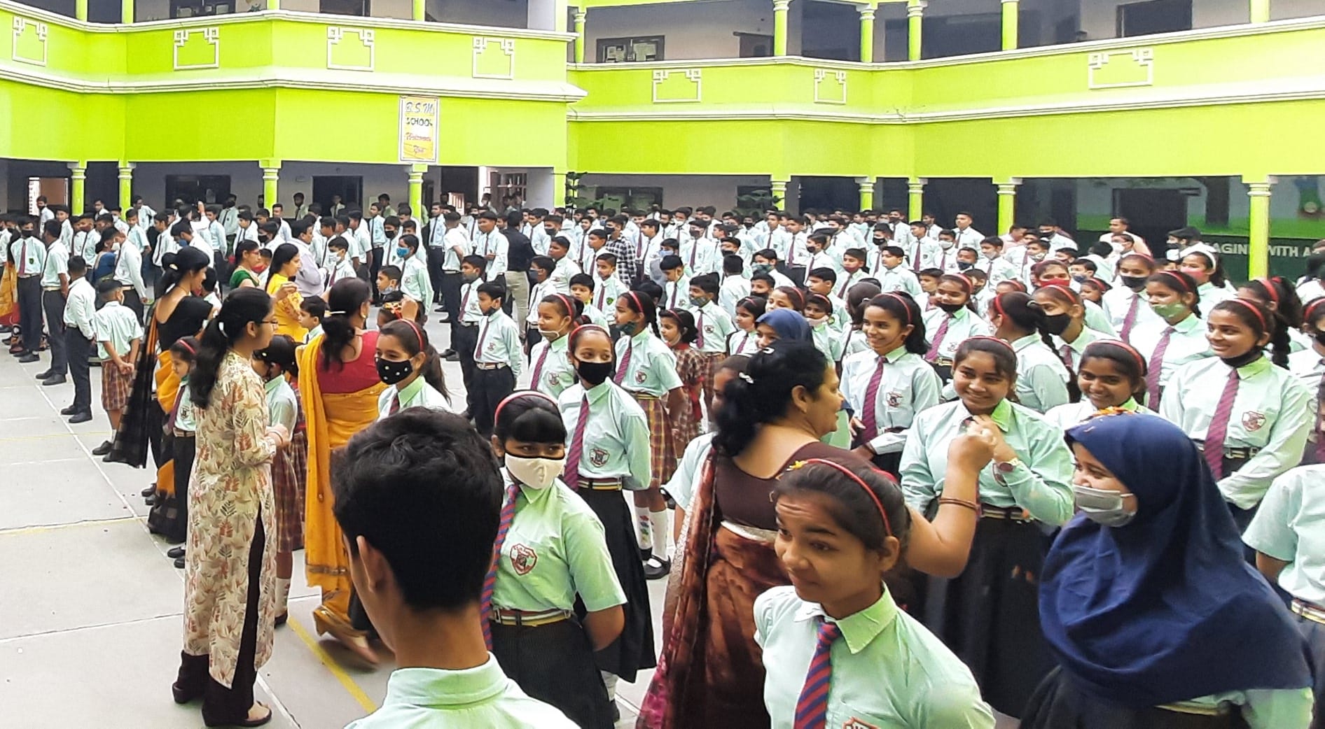 शामली में बीएसएम स्कूल में आयोजित कार्यक्रम में भाग लेते छात्र-छात्राएं। शामली में बीएसएम स्कूल में आयोजित कार्यक्रम में भाग लेते छात्र-छात्राएं।