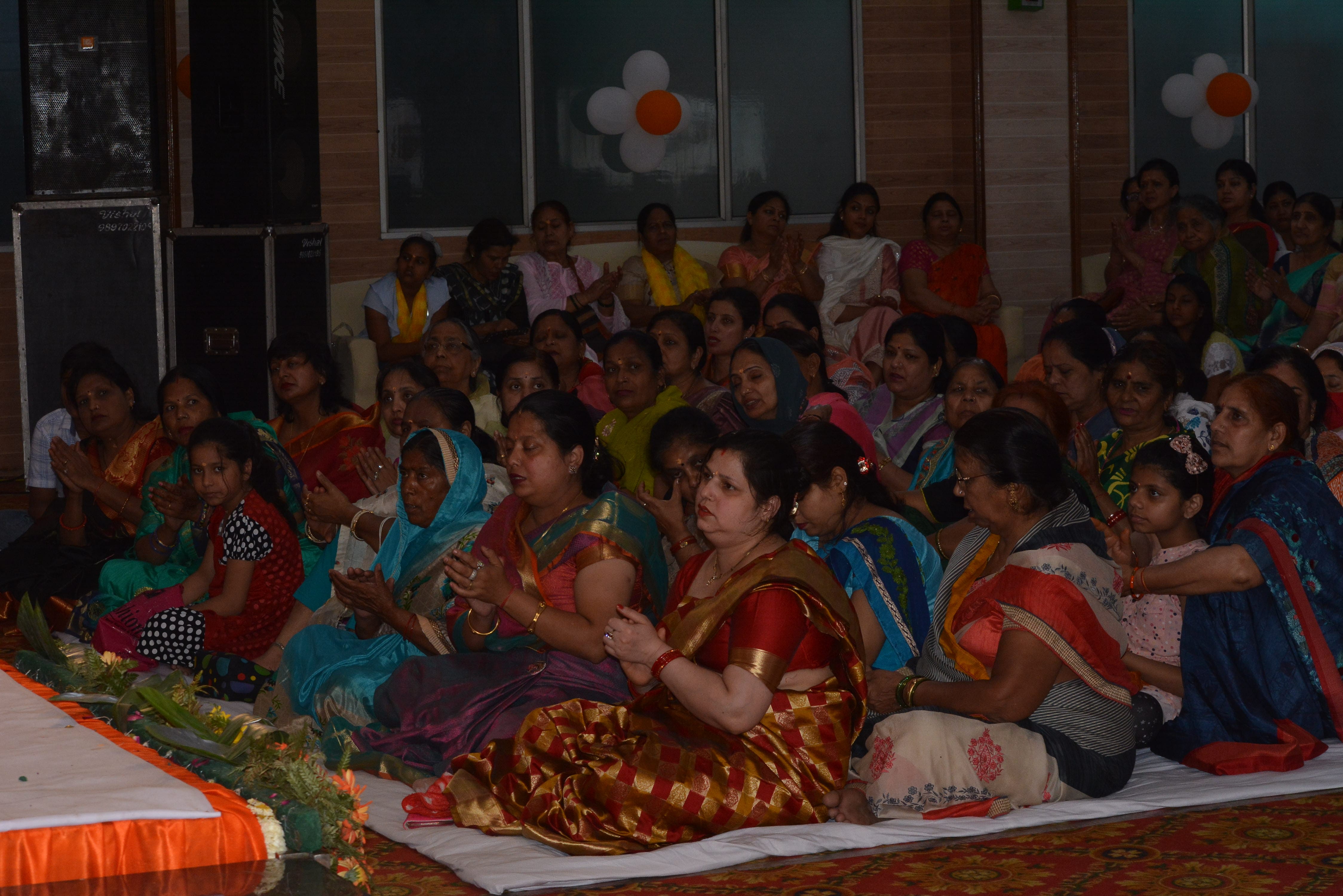 भोपा रोड पर आयोजित राम कथा में झूमते श्रद्धालु। भोपा रोड पर आयोजित राम कथा में झूमते श्रद्धालु।