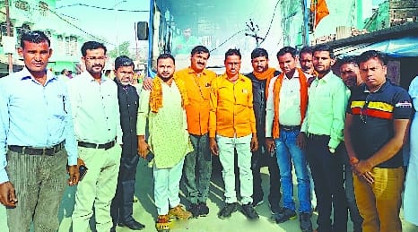 मोहम्मदी से शपथ ग्रहण के लिए रवाना होते भाजपा कार्यकर्ता। मोहम्मदी से शपथ ग्रहण के लिए रवाना होते भाजपा कार्यकर्ता।