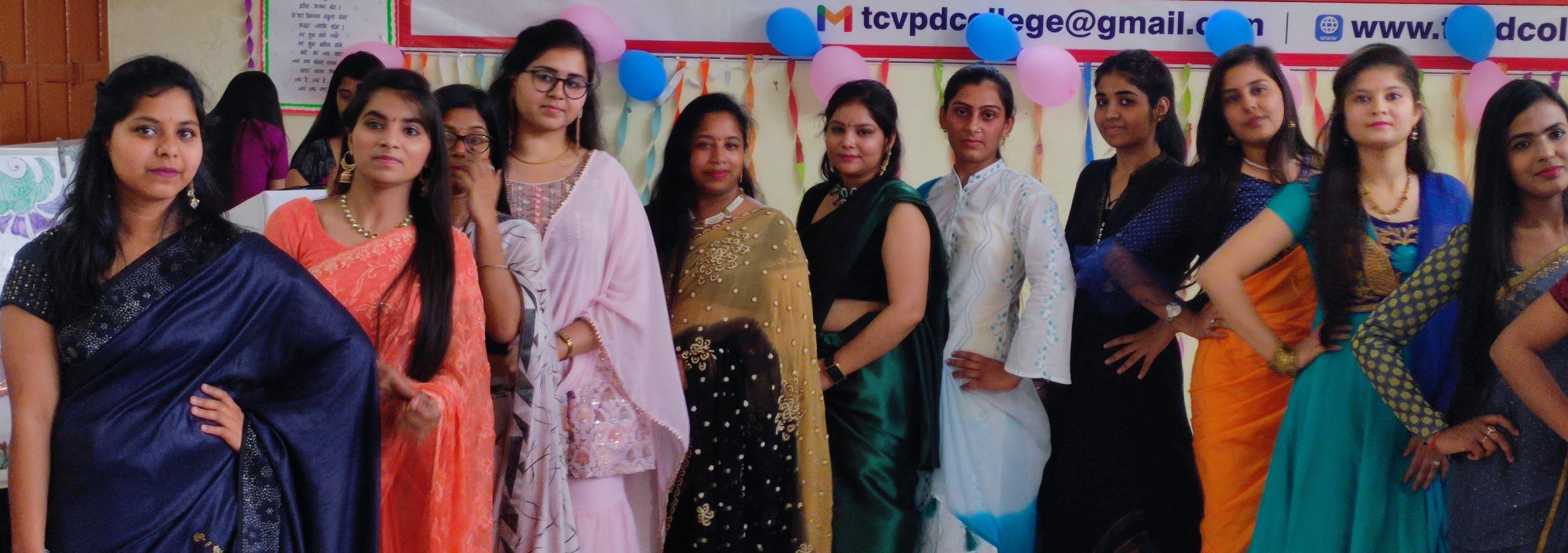 नगर के ताराचंद कन्या वैदिक डिग्री कालेज में कार्यक्रम में प्रतिभाग करती छात्राएं। नगर के ताराचंद कन्या वैदिक डिग्री कालेज में कार्यक्रम में प्रतिभाग करती छात्राएं।