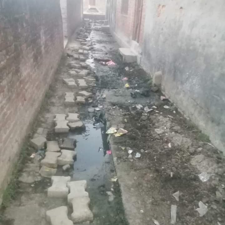 नगर के वार्ड नं 32 छितनपुरा रहमत नगर में क्षतिग्रस्त मार्ग और जमा पानी। संवाद नगर के वार्ड नं 32 छितनपुरा रहमत नगर में क्षतिग्रस्त मार्ग और जमा पानी। संवाद