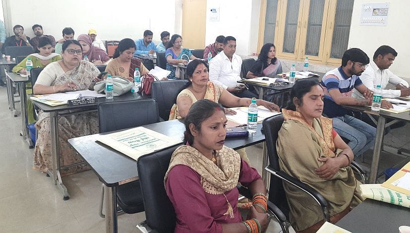 रुद्रपुर नगर निगम सभागार में बोर्ड बैठक में मौजूद पार्षद। रुद्रपुर नगर निगम सभागार में बोर्ड बैठक में मौजूद पार्षद।