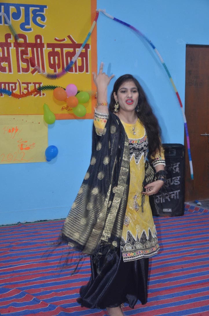 स्वामी कल्याण देव ओमानन्द गर्ल्स डिग्री कॉलिज बेहड़ा सादात फेयरवेल पार्टी में नृत्य करती छात्र? स्वामी कल्याण देव ओमानन्द गर्ल्स डिग्री कॉलिज बेहड़ा सादात फेयरवेल पार्टी में नृत्य करती छात्र?