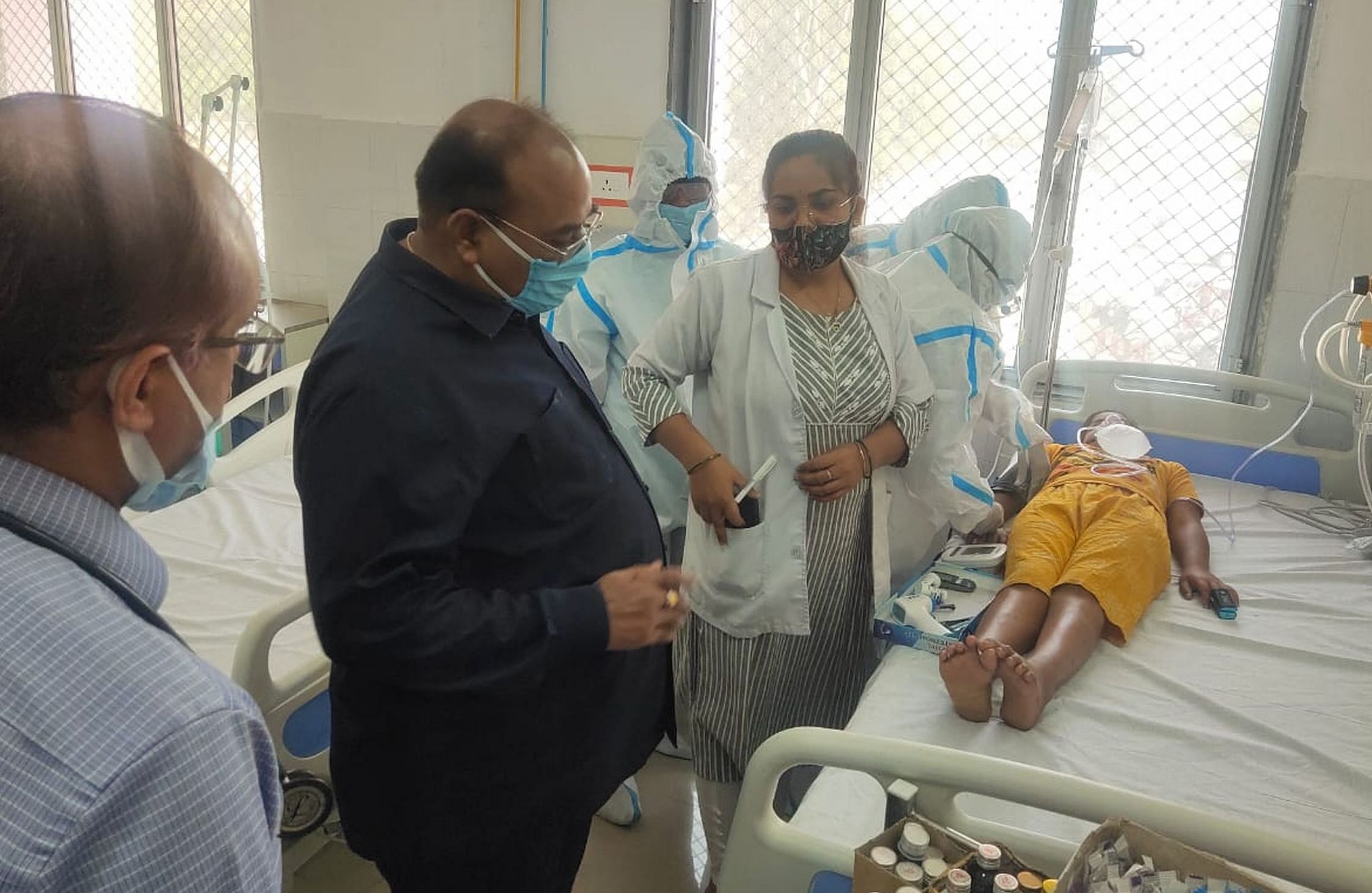 01 : Gauriganj : JD Lucknow voyant la réalité du traitement lors d'un exercice simulé à l'hôpital de district.  -conversation