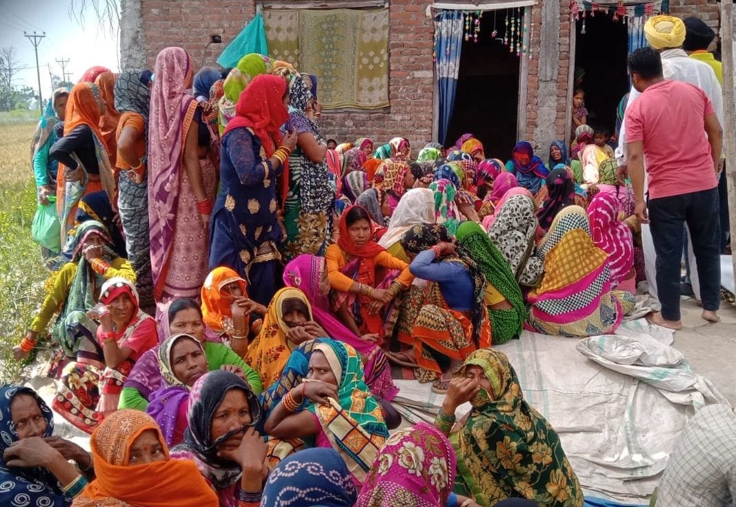 बाजपुर के गांव भीमकपुरी और ढाकी में शव पहुंचते ही मचा कोहराम। बाजपुर के गांव भीमकपुरी और ढाकी में शव पहुंचते ही मचा कोहराम।