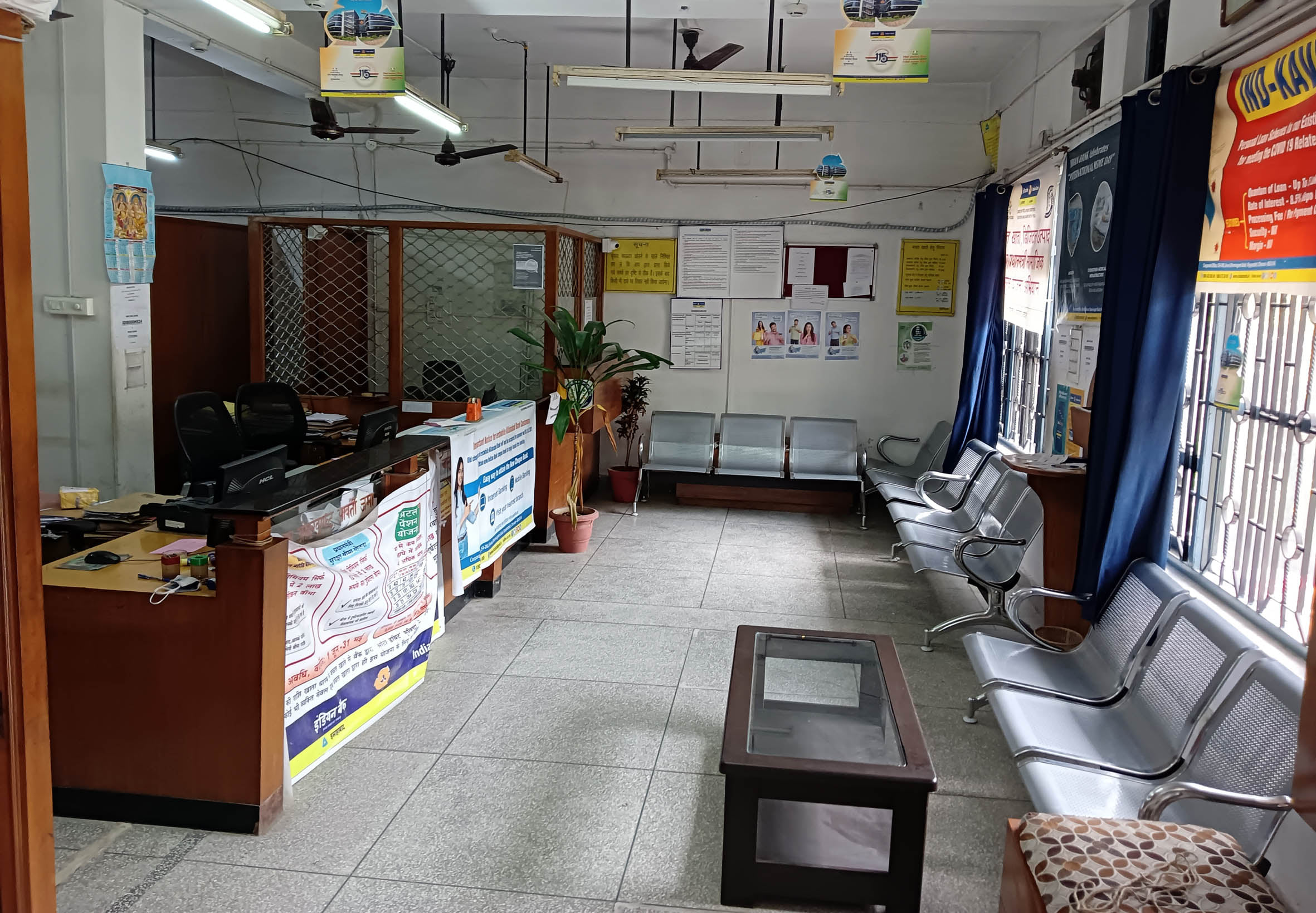 हड़ताल के कारण खाली पड़ा इंडियन बैंक। हड़ताल के कारण खाली पड़ा इंडियन बैंक।