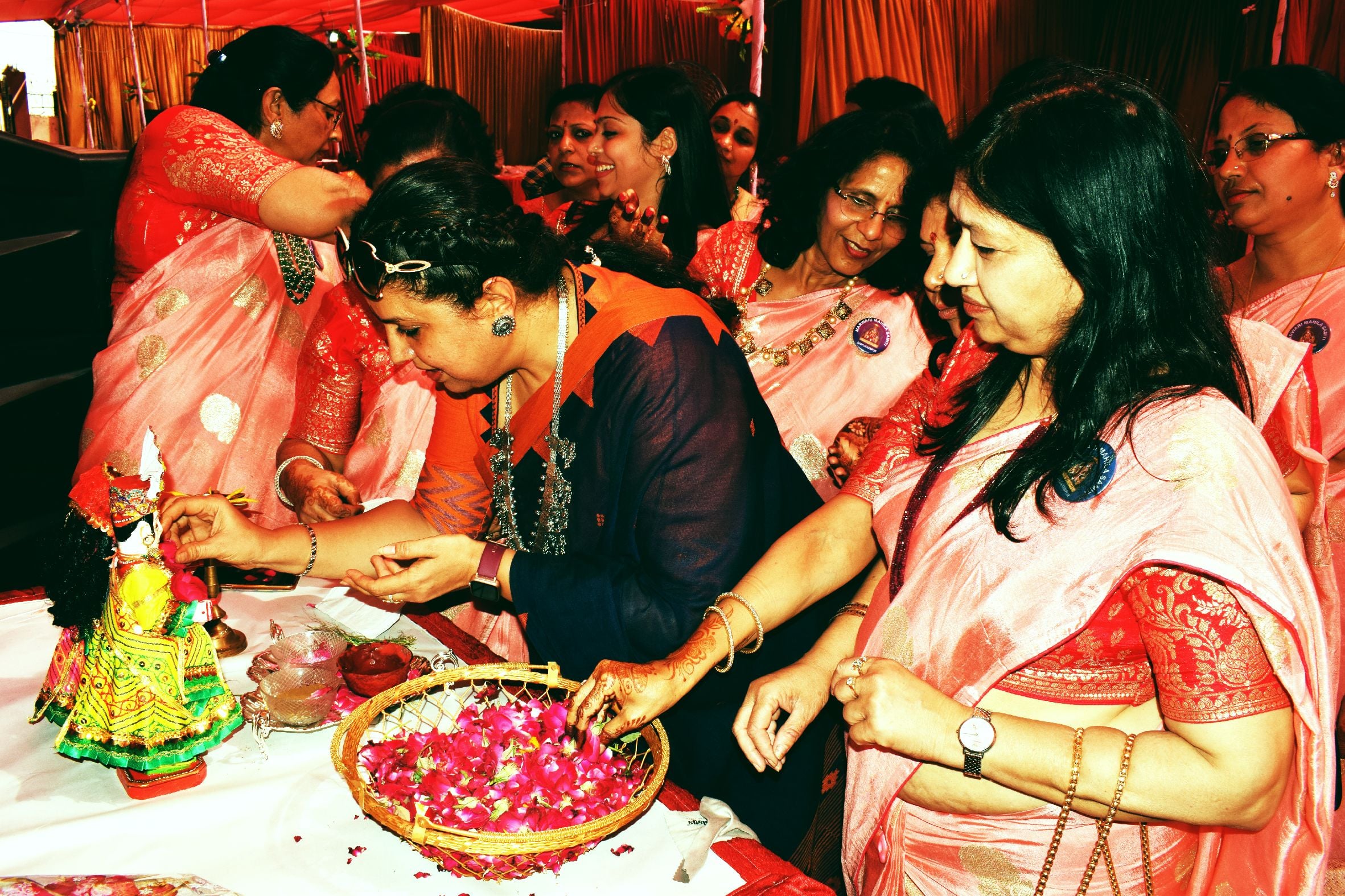 शाहजहांपुर के अग्रसेन भवन में अखिल भारतीय मारवाडी महिला सभा की ओर आयोजित गाणगौर मेला का पूजा अर्? शाहजहांपुर के अग्रसेन भवन में अखिल भारतीय मारवाडी महिला सभा की ओर आयोजित गाणगौर मेला का पूजा अर्?
