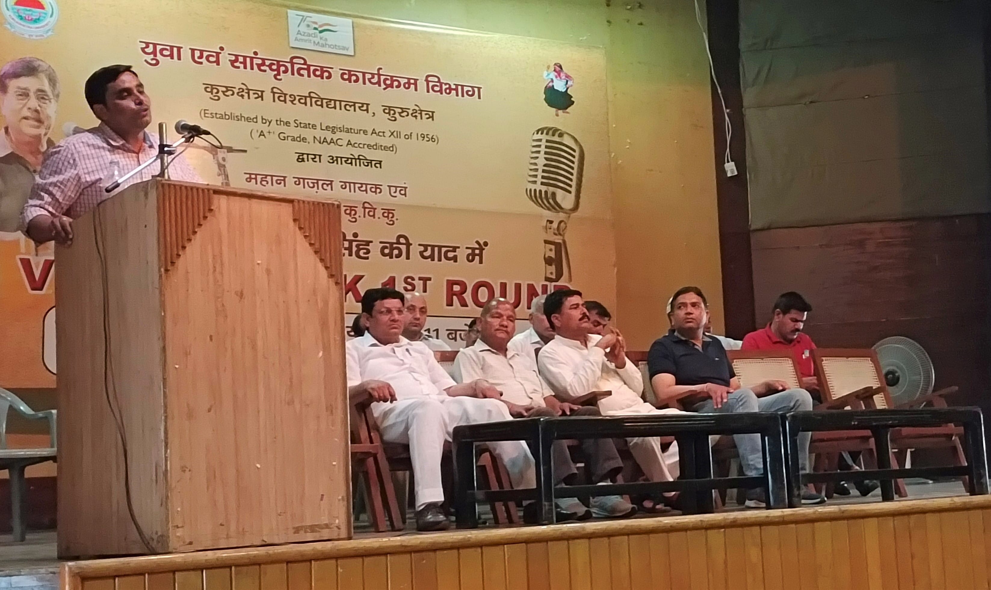 बैठक में संबोधित करते कुंटिया के महासचिव रविंद्र तोमर व मंचासीन पदाधिकारी। संवाद