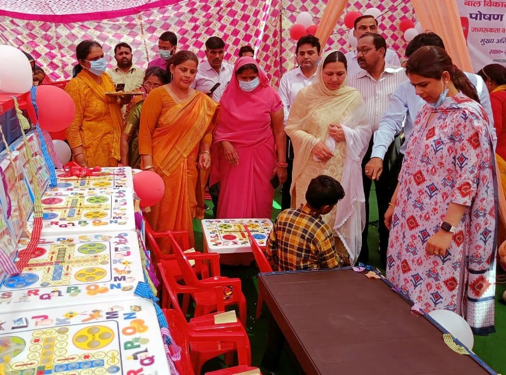 चौसाना में पोषण पखवाडा कार्यक्रम में भाग लेती डीएम जसजीत कौर व अन्य अधिकारी चौसाना में पोषण पखवाडा कार्यक्रम में भाग लेती डीएम जसजीत कौर व अन्य अधिकारी