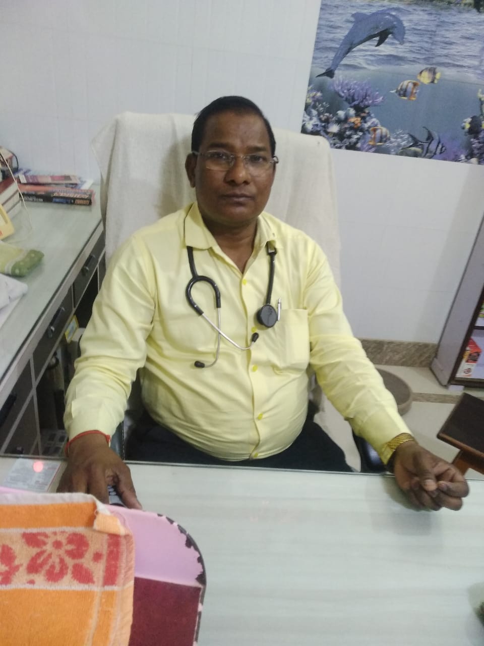 डा.अशोक।अभिभावक।कोरोना काल में बच्चे की पढ़ाई की खबर में फोटो