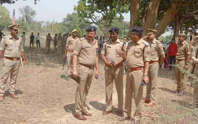 फोटो-20- घटनास्थल पर मौजूद पुलिस अधीक्षक राजेश द्विवेदी फोटो-20- घटनास्थल पर मौजूद पुलिस अधीक्षक राजेश द्विवेदी