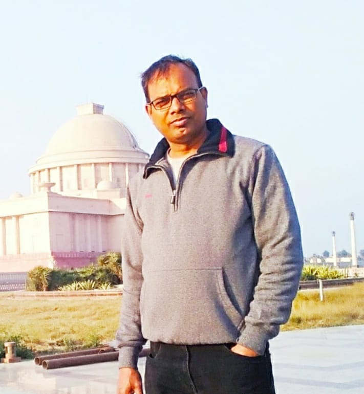 शिव कुमार।शिक्षक।कोरोना काल में बच्चे की पढ़ाई की खबर में फोटो