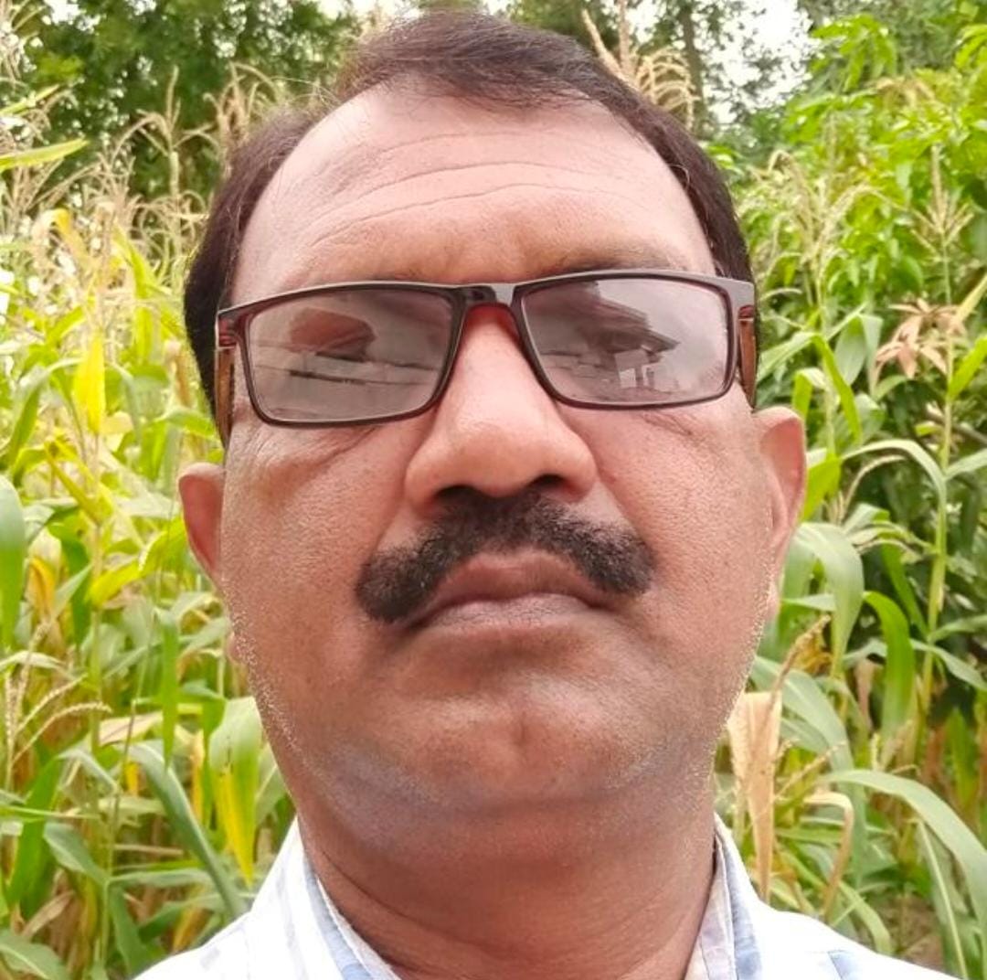 विक्रमादित्य चौहान। कोरोना काल में बच्चे की पढ़ाई की खबर में फोटो