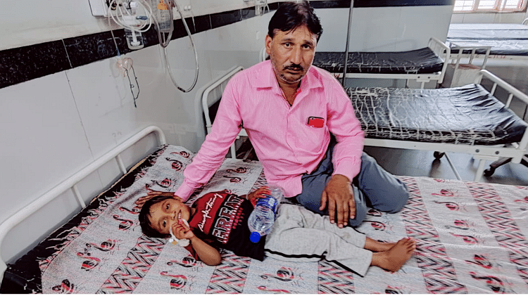 Chhatarpur: Melihat Anggota Keluarga Makan Obat, Seorang Anak 3 Tahun Makan Selusin Pil, Dimasukkan ke Rumah Sakit Distrik Rekrutmen