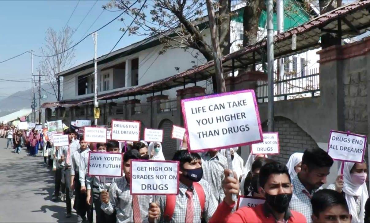 भद्रवाह में विद्यार्थियों की तरफ से निकाली गई जागरूकता रैली भद्रवाह में विद्यार्थियों की तरफ से निकाली गई जागरूकता रैली