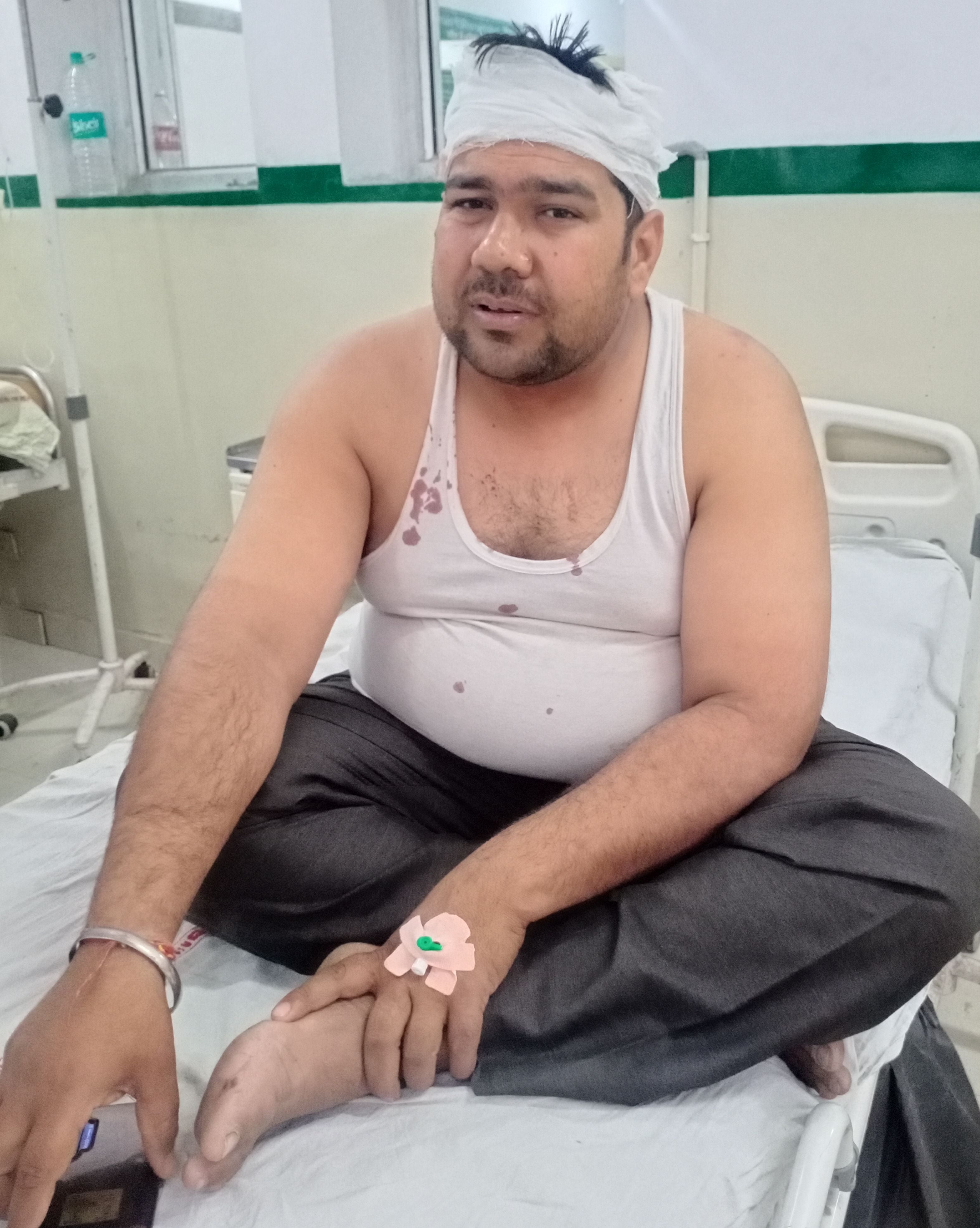 मुंढाल के पास हुए सड़क हादसें में घायल गांव दानौदा निवासी वेदप्रकाश। संवाद मुंढाल के पास हुए सड़क हादसें में घायल गांव दानौदा निवासी वेदप्रकाश। संवाद